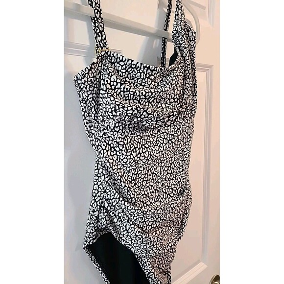 NWT Bleu Rod Beattie Asymmetrical/One Shoulder One-Piece Swimsuit Black Cream 8 - Picture 2 of 4